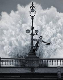 Imagen secundaria 2 - Forrest Gump, muy cómodo en un banco del Paseo de Salamanca. ¿Se habrá escrito un crimen en la Plaza de la Constitución? 