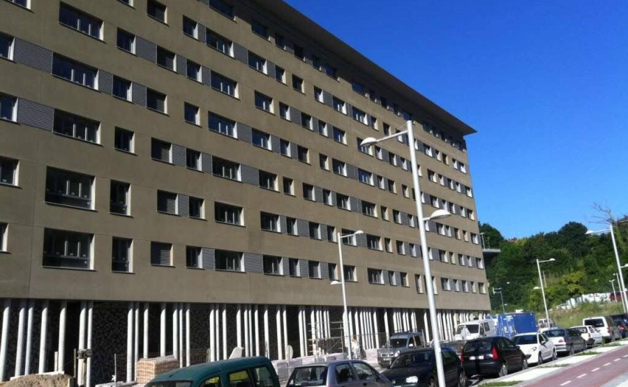 Imagen del edificio de viviendas de VPO en el barrio de Morlans en Donostia.