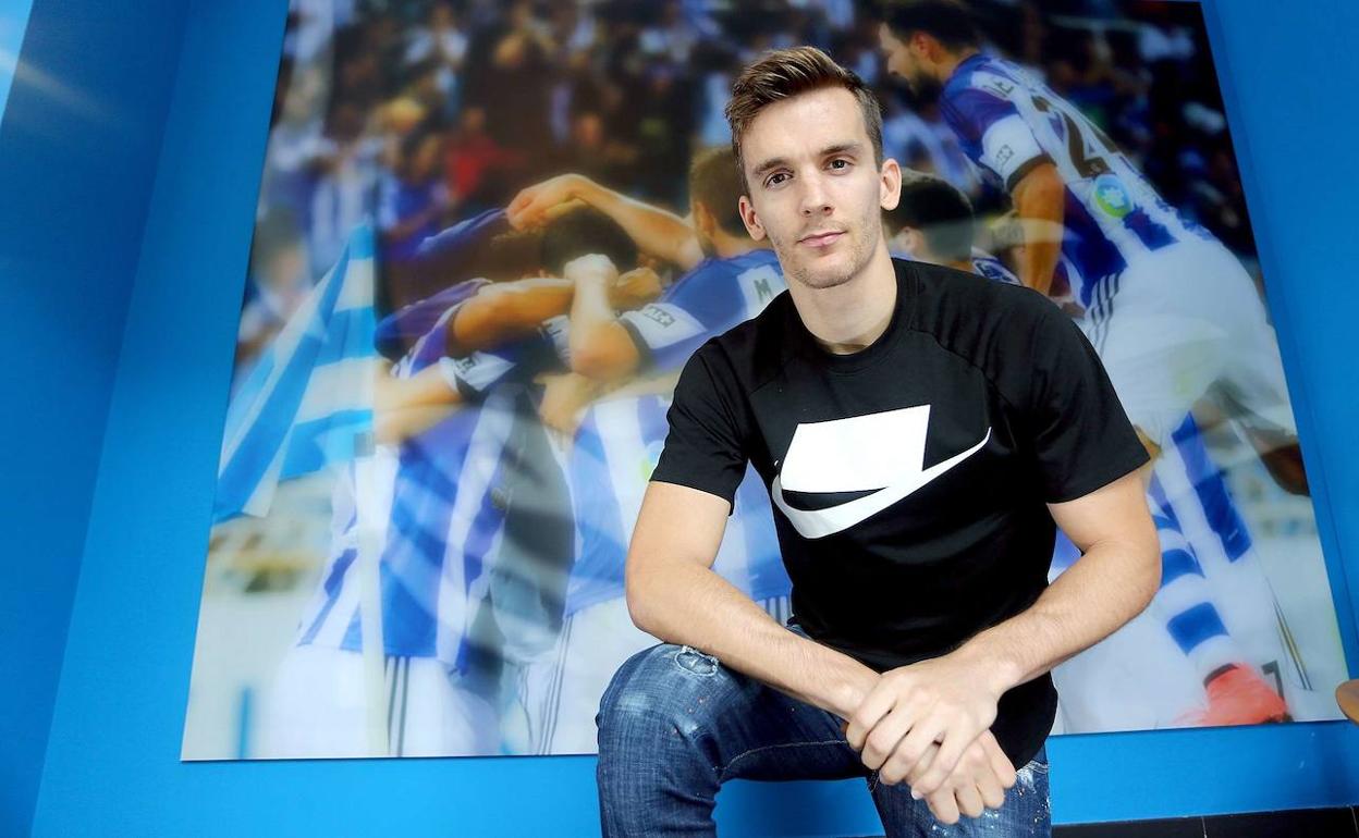 Diego Llorente se despide de la Real Sociedad: «No volváis a casa sin la Copa sea cuando sea la final»