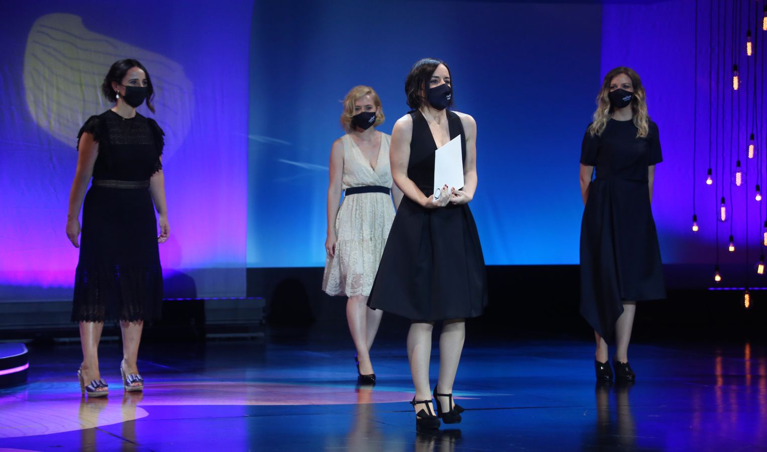 La 68 edición del Zinemaldia ha echado el cierra este sábado con la entrega del palmarés donde ha arrasado la película georgiana 'Beginning'. Muchos de los galardonados no ha podido recoger sus premios debido a la pandemia