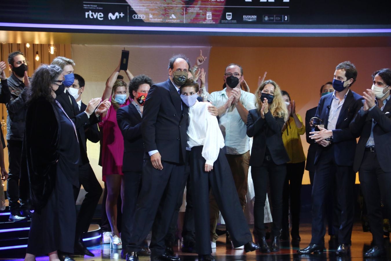 La 68 edición del Zinemaldia ha echado el cierra este sábado con la entrega del palmarés donde ha arrasado la película georgiana 'Beginning'. Muchos de los galardonados no ha podido recoger sus premios debido a la pandemia