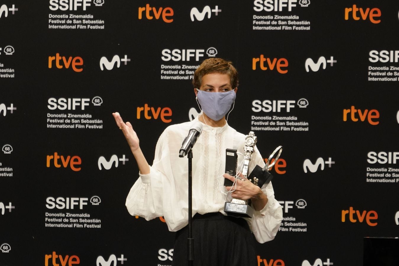 La 68 edición del Zinemaldia ha echado el cierra este sábado con la entrega del palmarés donde ha arrasado la película georgiana 'Beginning'. Muchos de los galardonados no ha podido recoger sus premios debido a la pandemia