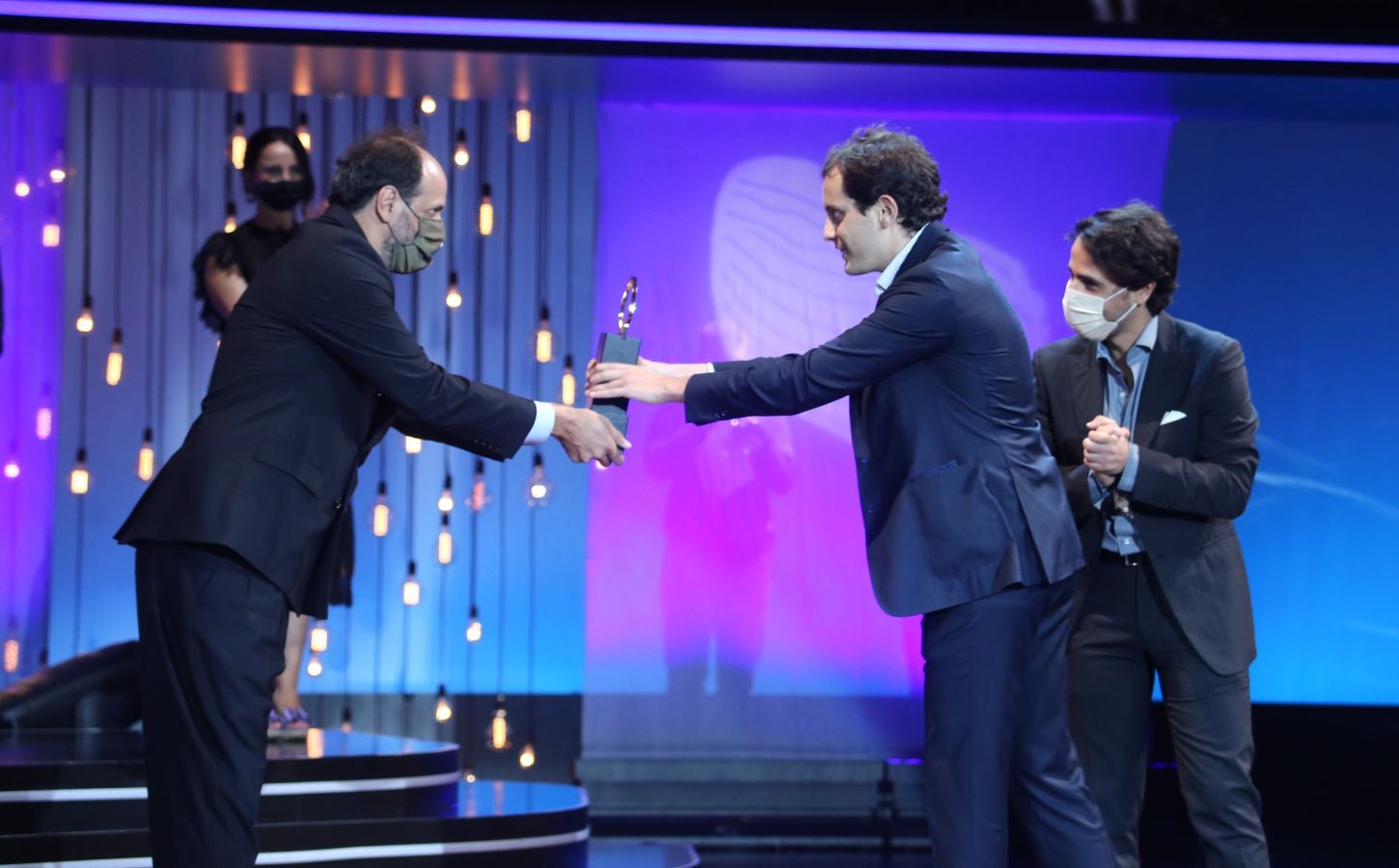 La 68 edición del Zinemaldia ha echado el cierra este sábado con la entrega del palmarés donde ha arrasado la película georgiana 'Beginning'. Muchos de los galardonados no ha podido recoger sus premios debido a la pandemia