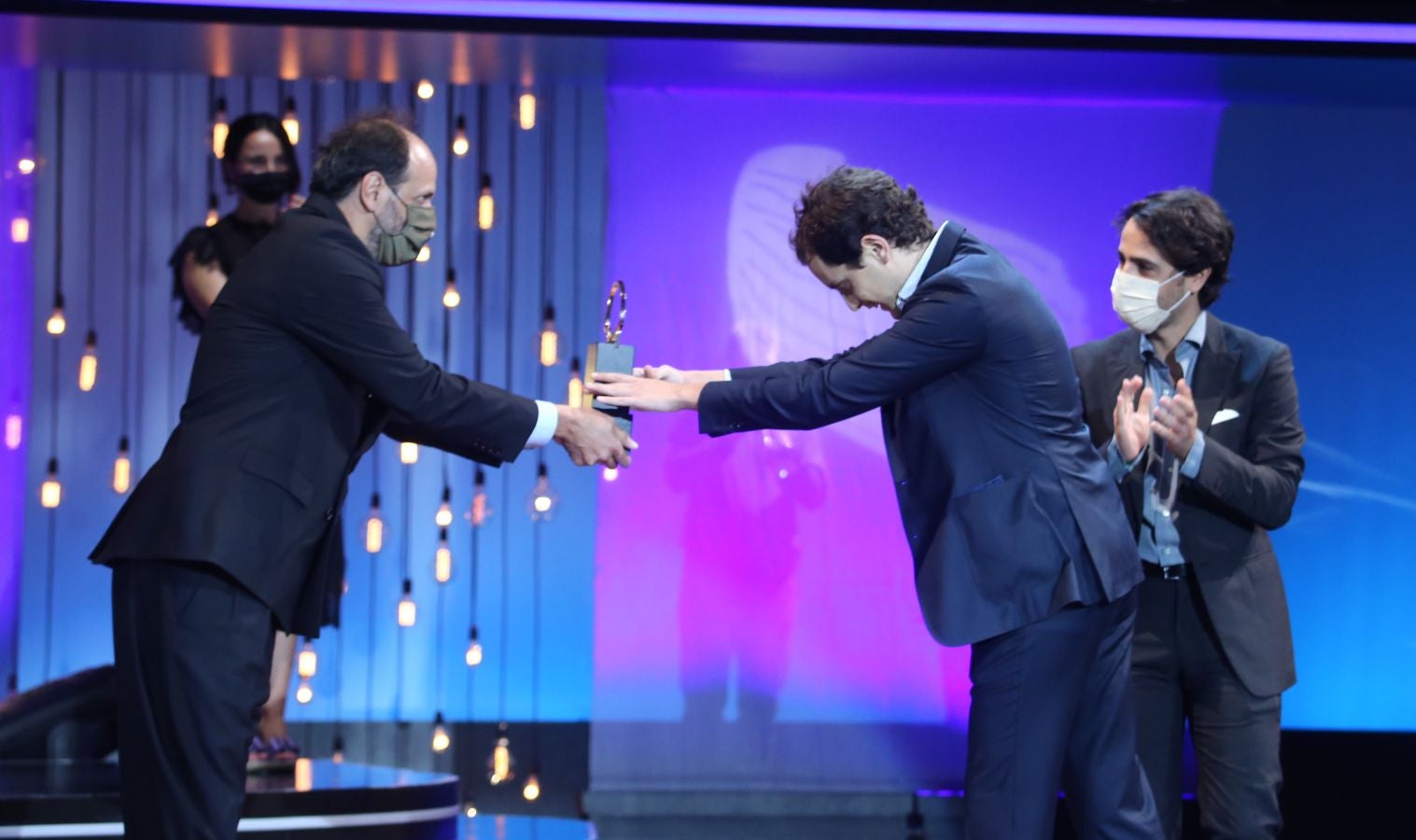 La 68 edición del Zinemaldia ha echado el cierra este sábado con la entrega del palmarés donde ha arrasado la película georgiana 'Beginning'. Muchos de los galardonados no ha podido recoger sus premios debido a la pandemia