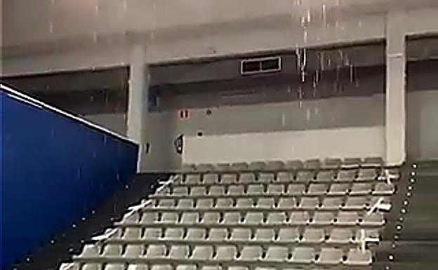 Una enorme gotera en el Gasca evidencia la necesidad de una remodelación