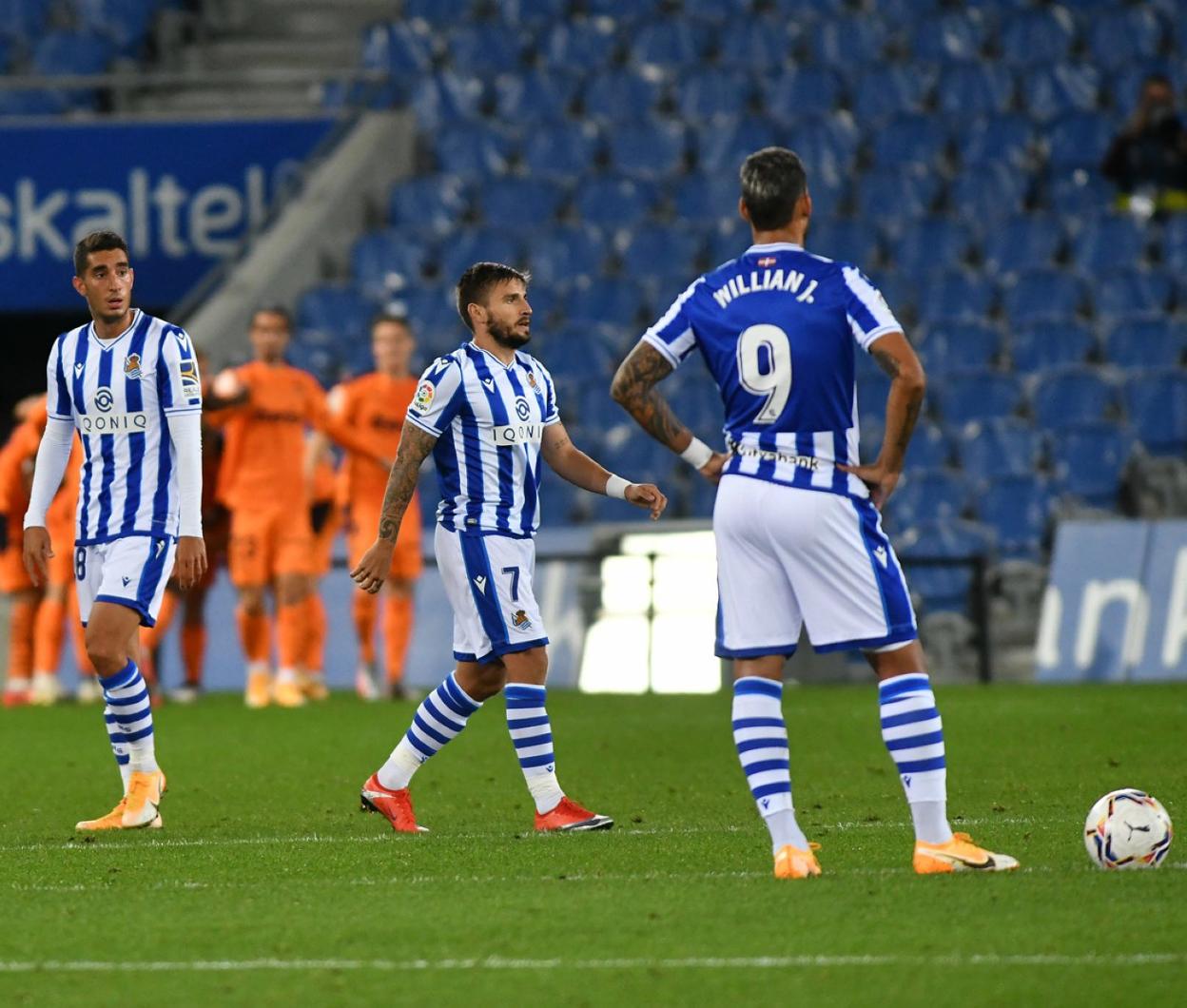 Roberto López, Portu y Willian José se lamentan por el gol encajado en la segunda parte. 