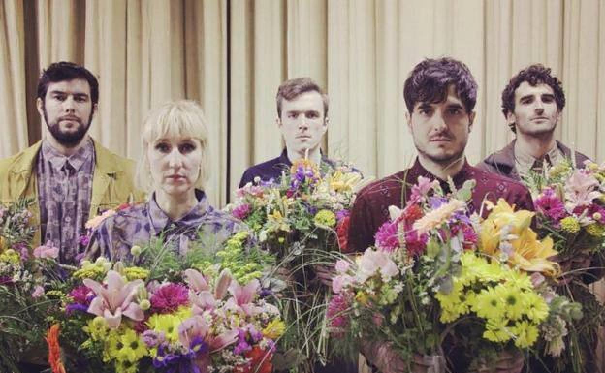 Grises en una imagen promocional