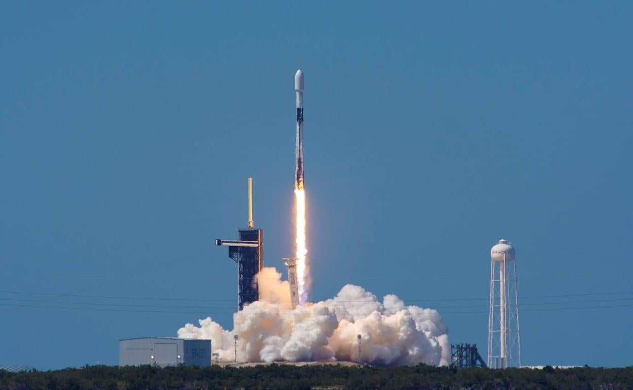 Tren de luces avistado en algún rincón del mundo. 