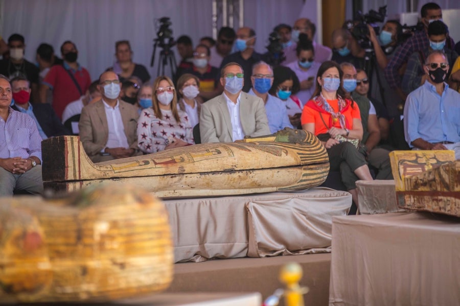 Fotos: Egipto saca a la luz 59 sarcófagos de hace 2.600 años con sus momias intactas