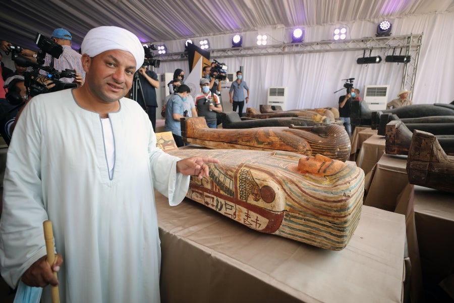 Fotos: Egipto saca a la luz 59 sarcófagos de hace 2.600 años con sus momias intactas