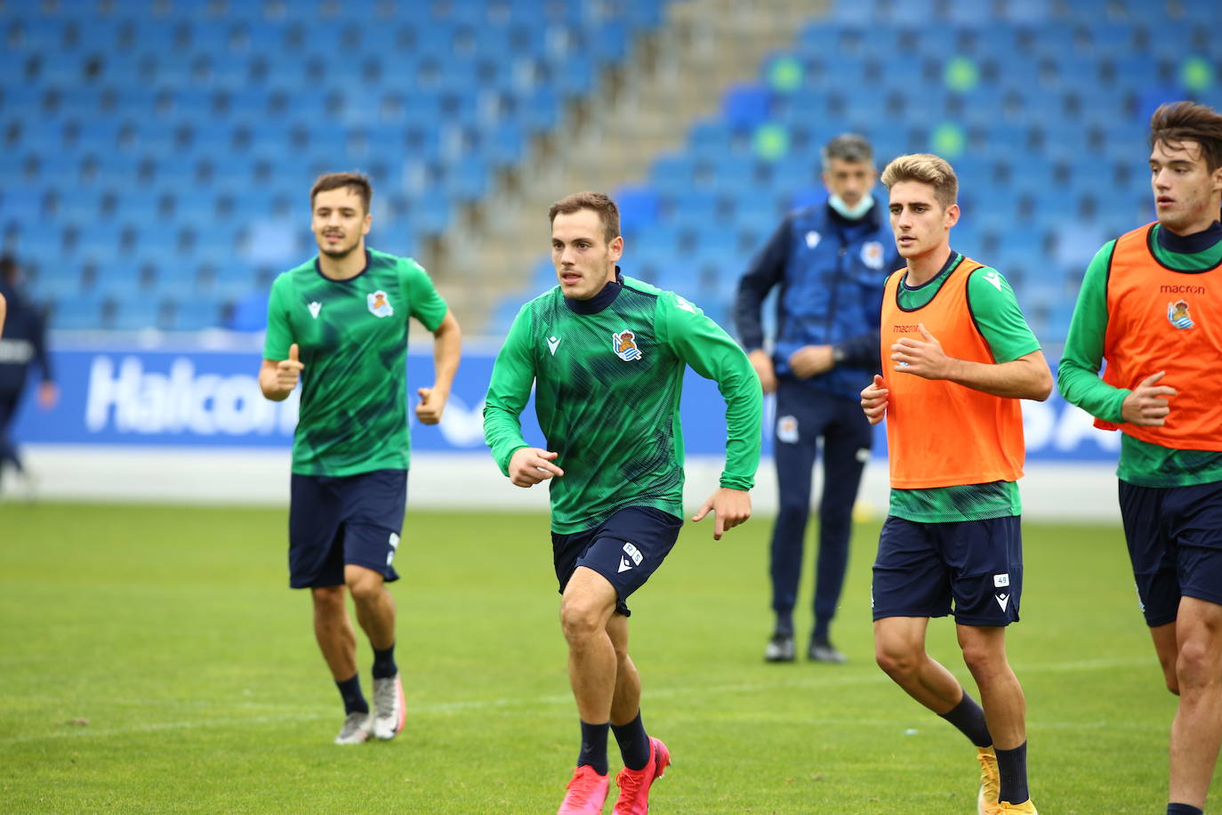 Guridi ha sido la cara y Merquelanz la cruz en la vuelta a los entrenamientos de la Real en Zubieta. El azpeitiarra se ha entrenado como uno más junto con el resto de sus compañeros, mientras que el irundarra ha sido baja por una nueva lesión. En la sesión también se han ausentado los internacionales Merino, Oyarzabal e Isak.
