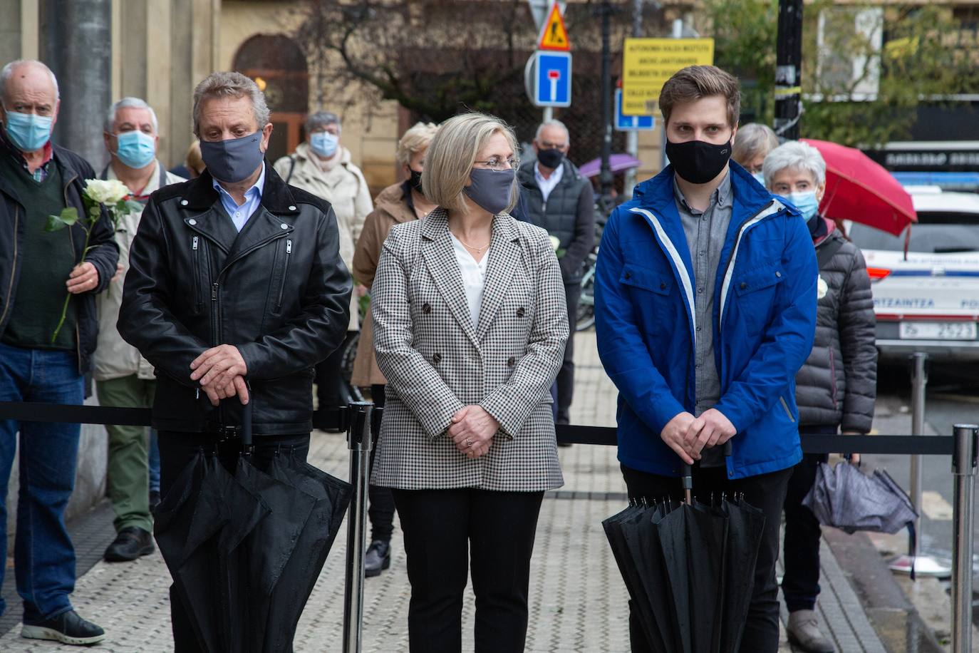 Donostia recuerda a la niña Begoña Urroz con una placa en su memoria.