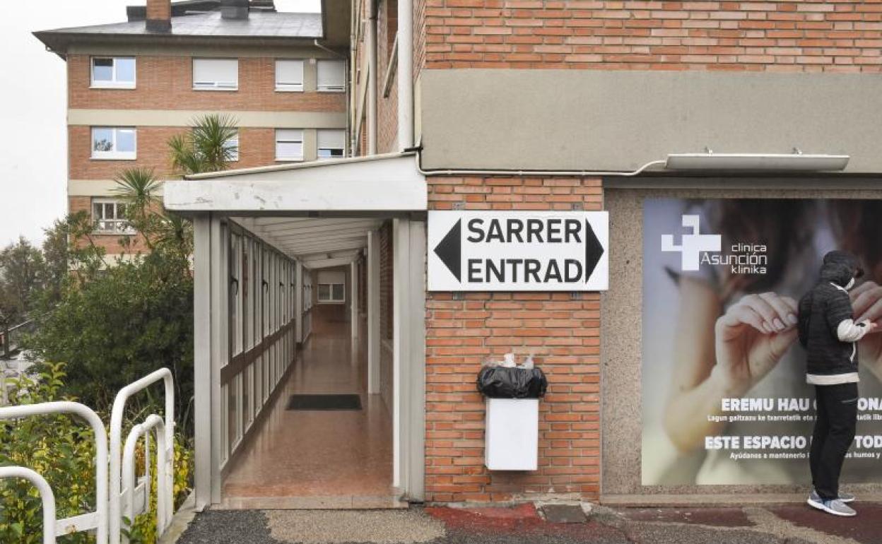 Exterior de la Clínica La Asunción de Tolosa