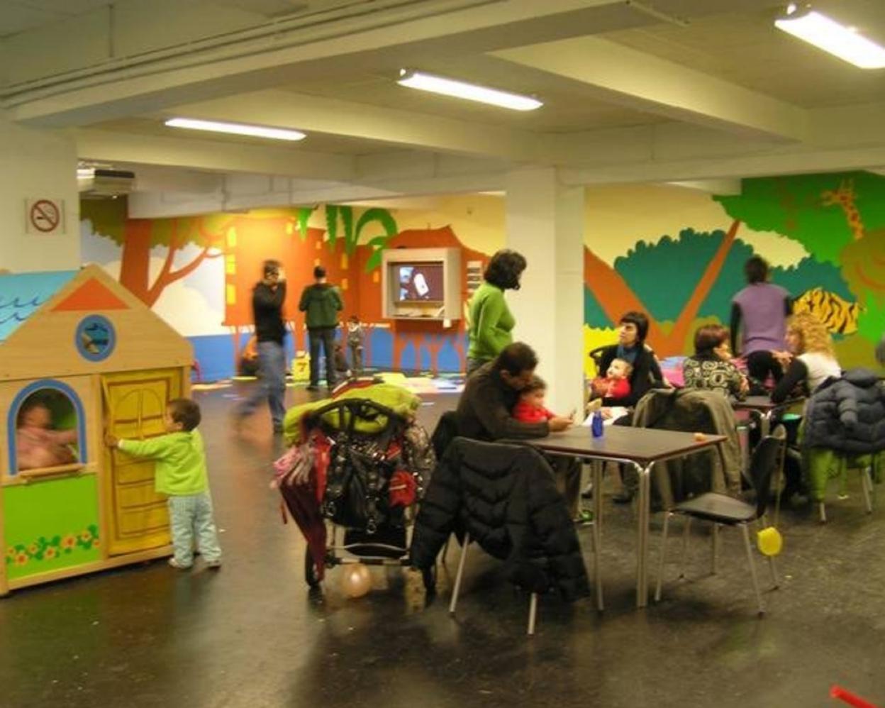 Habrá un aforo máximo de diez personas y al menos dos de ellas deberán ser mayores de edad. 