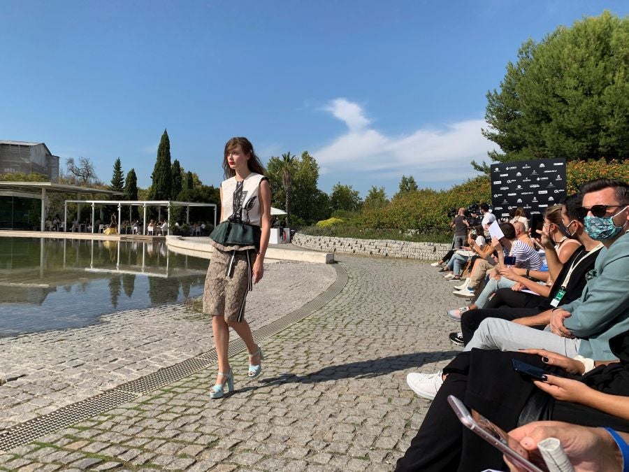 Hacer de la incertidumbre virtud ha llevado a los portugueses a eliminar por primera vez en su historia las referencias de estación, desaparecidas en favor de «las conversaciones que nuestros diseñadores sienten que deben mantenerse» en este momento, según la organización.