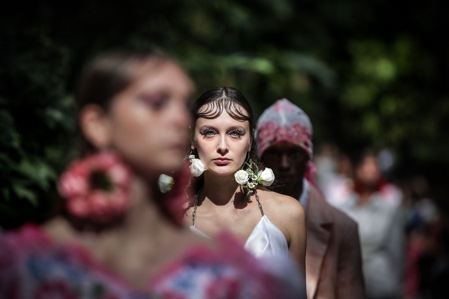 Hacer de la incertidumbre virtud ha llevado a los portugueses a eliminar por primera vez en su historia las referencias de estación, desaparecidas en favor de «las conversaciones que nuestros diseñadores sienten que deben mantenerse» en este momento, según la organización.
