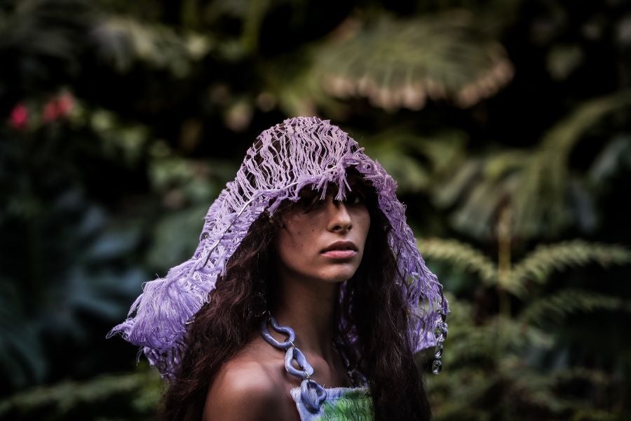 Hacer de la incertidumbre virtud ha llevado a los portugueses a eliminar por primera vez en su historia las referencias de estación, desaparecidas en favor de «las conversaciones que nuestros diseñadores sienten que deben mantenerse» en este momento, según la organización.