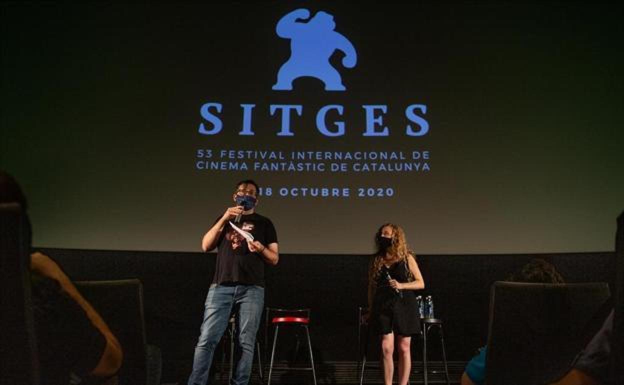 El director del Festival de cine de Sitges, Ángel Sala (i), y la directora de la Fundación Sitges, M´ica García Massagué 