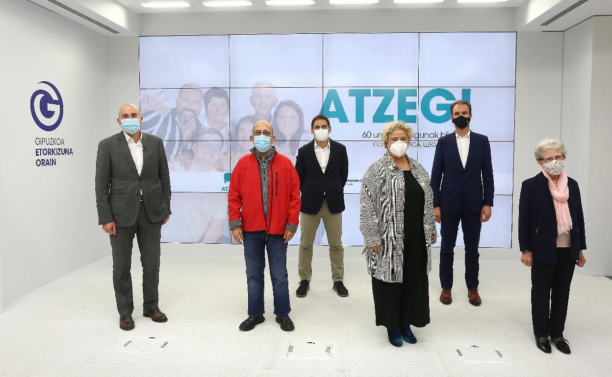 Atzegi homenajea a todas las personas que le han acompañado en sus 60 años