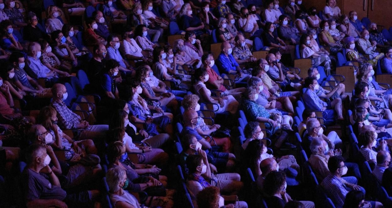 Asistentes al concierto de Salvador Sobral en el Kursaal en el Jazzaldia en julio. El aforo permitido entonces era mayor. 