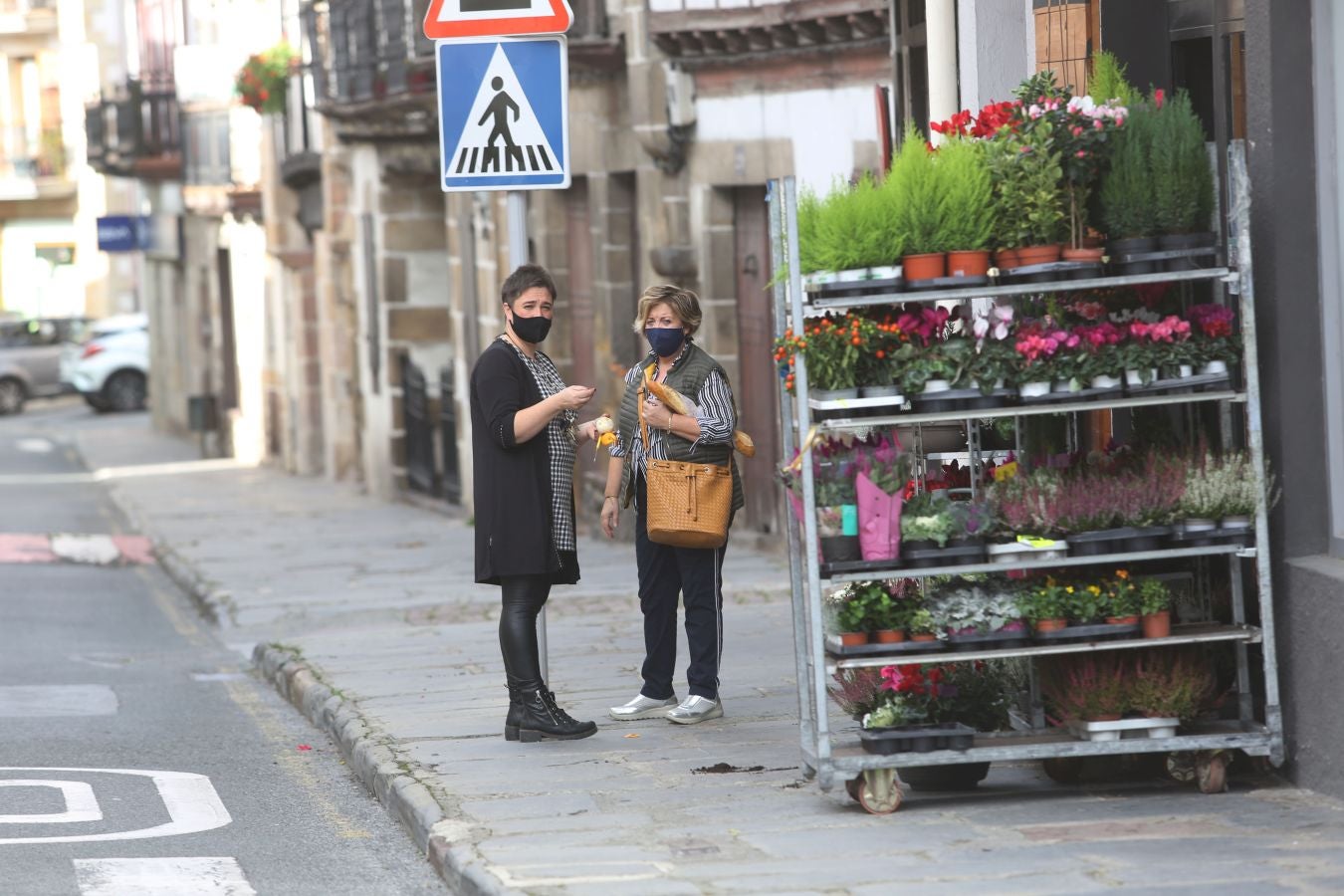 Las restricciones dividen desde hoy a pueblos en la muga que hacen vida en común, como Berastegi, Lesaka y Leitza. 