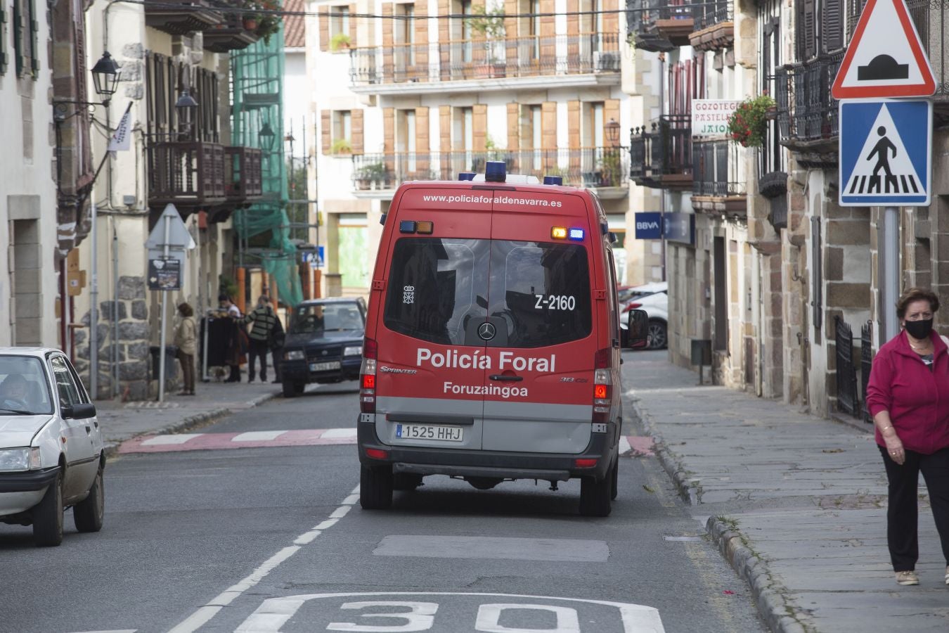 Las restricciones dividen desde hoy a pueblos en la muga que hacen vida en común, como Berastegi, Lesaka y Leitza. 