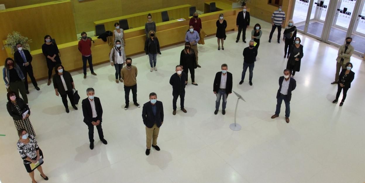 Una treintena de miembros de Irun Ekintzan respaldaron las propuestas del plan de recuperación económica para la ciudad. 