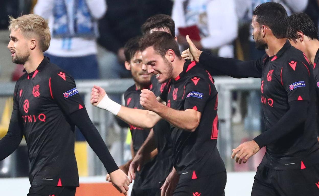 Bautista celebra con rabia el gol.