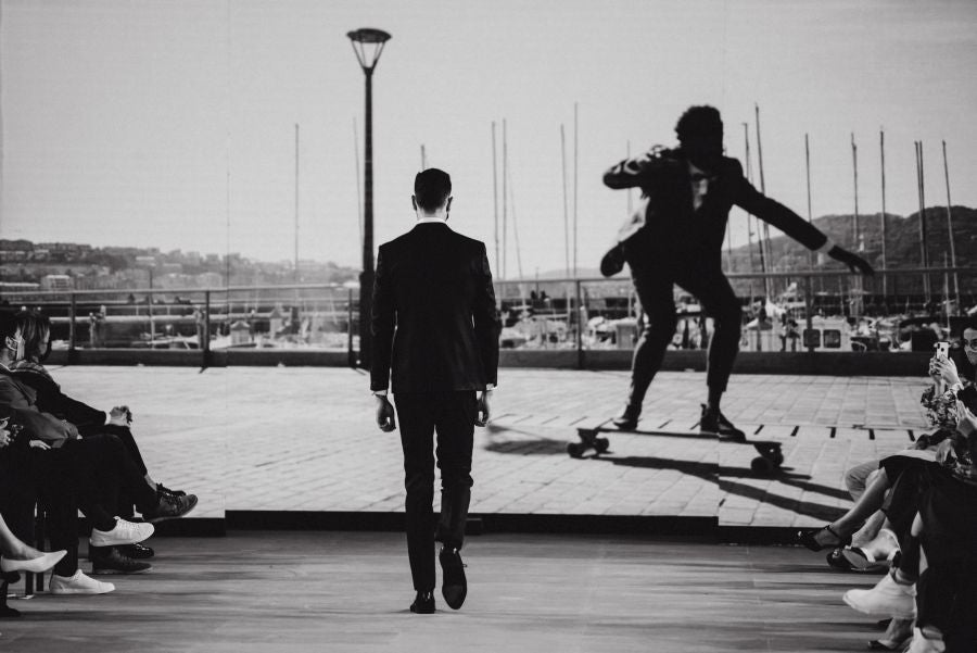 Un catalógo 2021 con propuestas para todo tipo de novios. La firma ha reunido propuestas para todo tipo de ceremonias, desde las más íntimas a las más sociales. La puesta en escena se ha complementado con los diseños de novia más destacados de la firma Yolanda Torres.