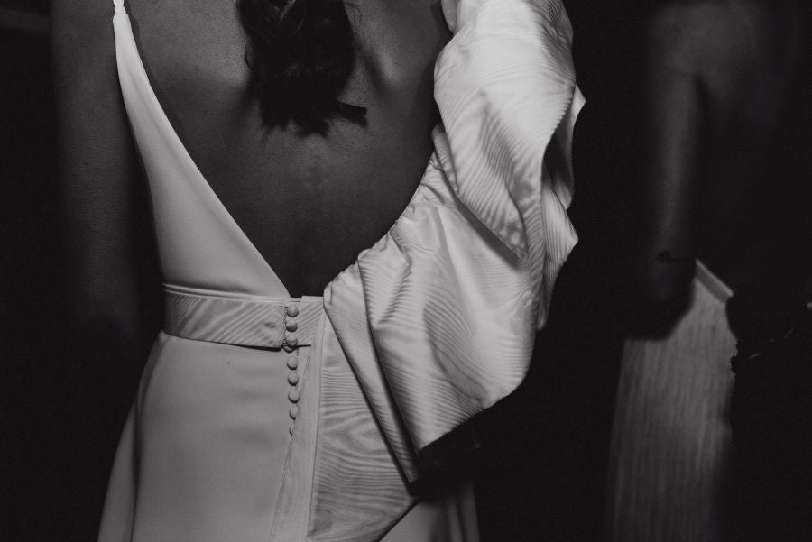 Un catalógo 2021 con propuestas para todo tipo de novios. La firma ha reunido propuestas para todo tipo de ceremonias, desde las más íntimas a las más sociales. La puesta en escena se ha complementado con los diseños de novia más destacados de la firma Yolanda Torres.