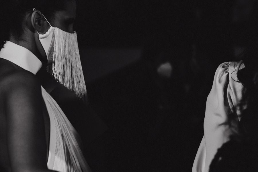 Un catalógo 2021 con propuestas para todo tipo de novios. La firma ha reunido propuestas para todo tipo de ceremonias, desde las más íntimas a las más sociales. La puesta en escena se ha complementado con los diseños de novia más destacados de la firma Yolanda Torres.