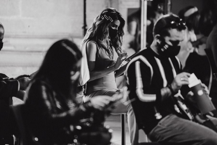 Un catalógo 2021 con propuestas para todo tipo de novios. La firma ha reunido propuestas para todo tipo de ceremonias, desde las más íntimas a las más sociales. La puesta en escena se ha complementado con los diseños de novia más destacados de la firma Yolanda Torres.