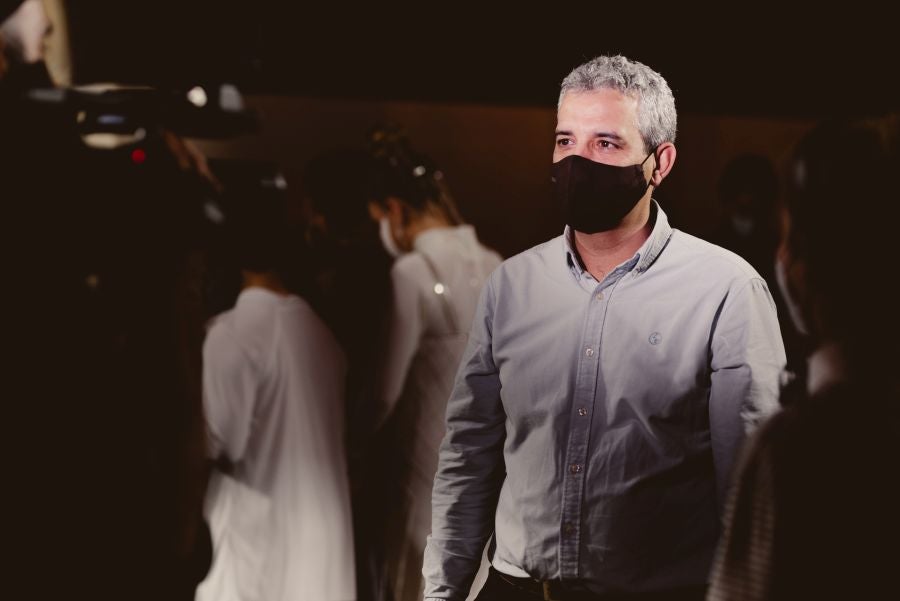 Joyas únicas y modelos de lujo en un desfile inédito. Álex Vallejo debuta sobre la pasarela de San Telmo con una original y emotiva puesta en escena a cargo de Verdini Dantza Taldea. La música y la luz y la coreografía de los bailarines ha sido el hilo conductor para mostrar más de 30 jotas de la firma. 