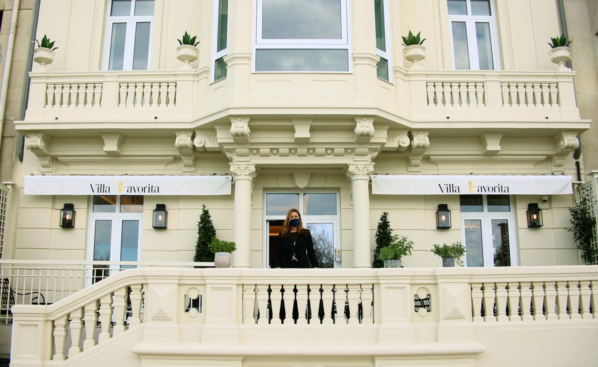 Elena Estomba, directora del hotel Villa Favorita, que abre solo los fines de semana. 