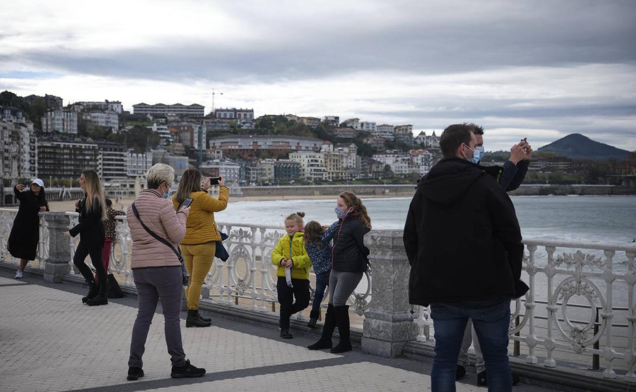 La escalada de contagios aboca a «quince días decisivos» para evitar otro encierro en casa