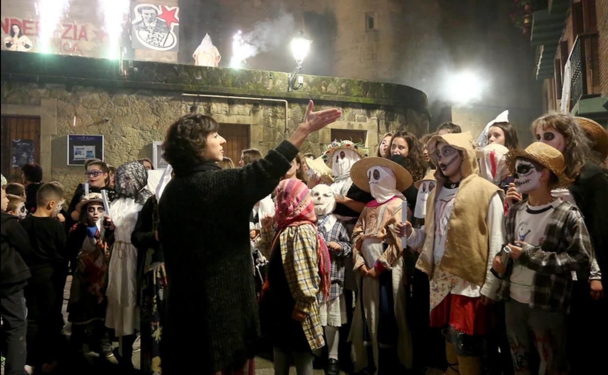 Aurtengoan ezingo da kalera atera Gau Beltza ospatzera. 