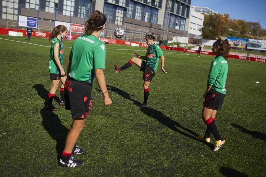 La Real Sociedad encajó este sábado su primera derrota liguera tras perder por la mínima en el feudo del Madrid CFF (1-0). El equipo dirigido por Natalia Arroyo no materializó sus oportunidades de gol y cayó en el Nuevo Matapiñonera ante el conjunto blanco, convertido en revelación: ha ganado tres de sus cuatro encuentros en este arranque y ha recibido tan solo un tanto. 