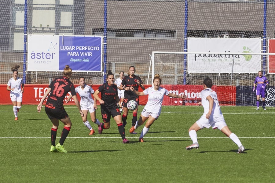La Real Sociedad encajó este sábado su primera derrota liguera tras perder por la mínima en el feudo del Madrid CFF (1-0). El equipo dirigido por Natalia Arroyo no materializó sus oportunidades de gol y cayó en el Nuevo Matapiñonera ante el conjunto blanco, convertido en revelación: ha ganado tres de sus cuatro encuentros en este arranque y ha recibido tan solo un tanto. 
