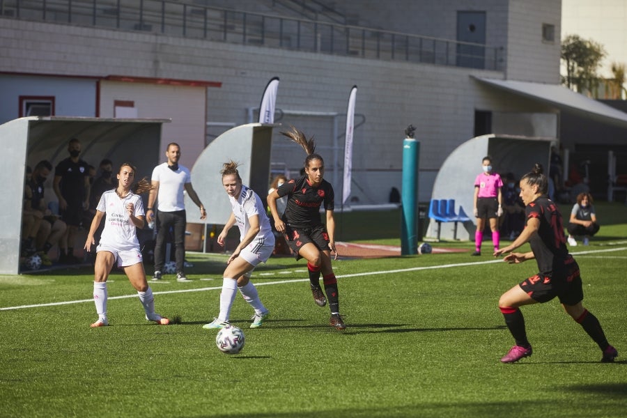 La Real Sociedad encajó este sábado su primera derrota liguera tras perder por la mínima en el feudo del Madrid CFF (1-0). El equipo dirigido por Natalia Arroyo no materializó sus oportunidades de gol y cayó en el Nuevo Matapiñonera ante el conjunto blanco, convertido en revelación: ha ganado tres de sus cuatro encuentros en este arranque y ha recibido tan solo un tanto. 