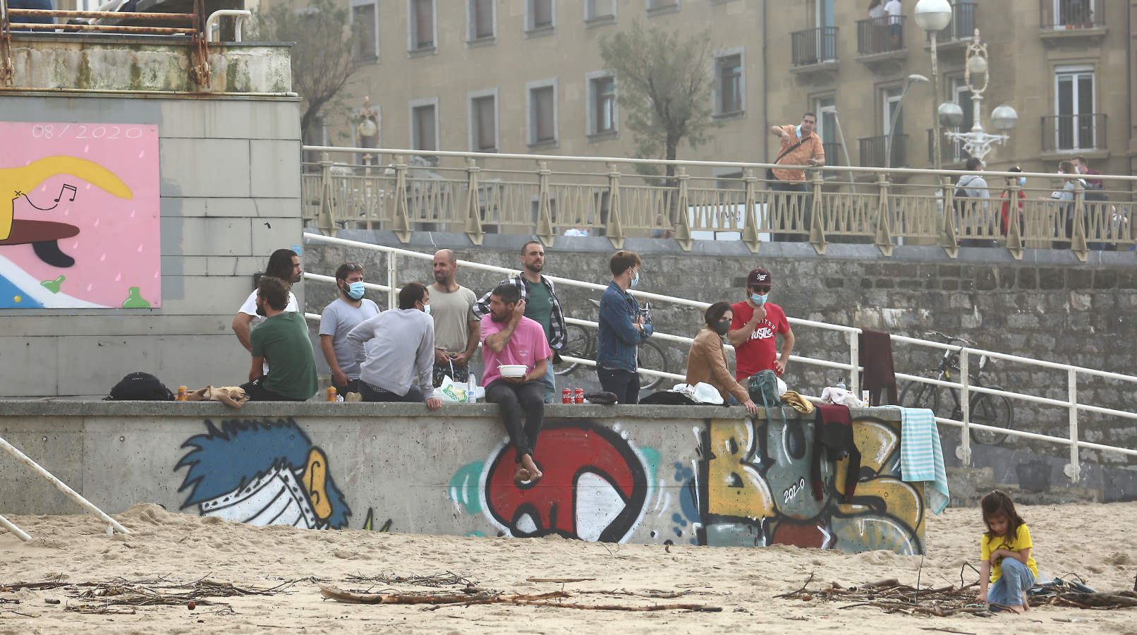 Los guipuzcoanos han aprovechado el buen tiempo para darse un paseo o hacer deporte el primer fin de semana de las nuevas medidas para combatir el Covid-19