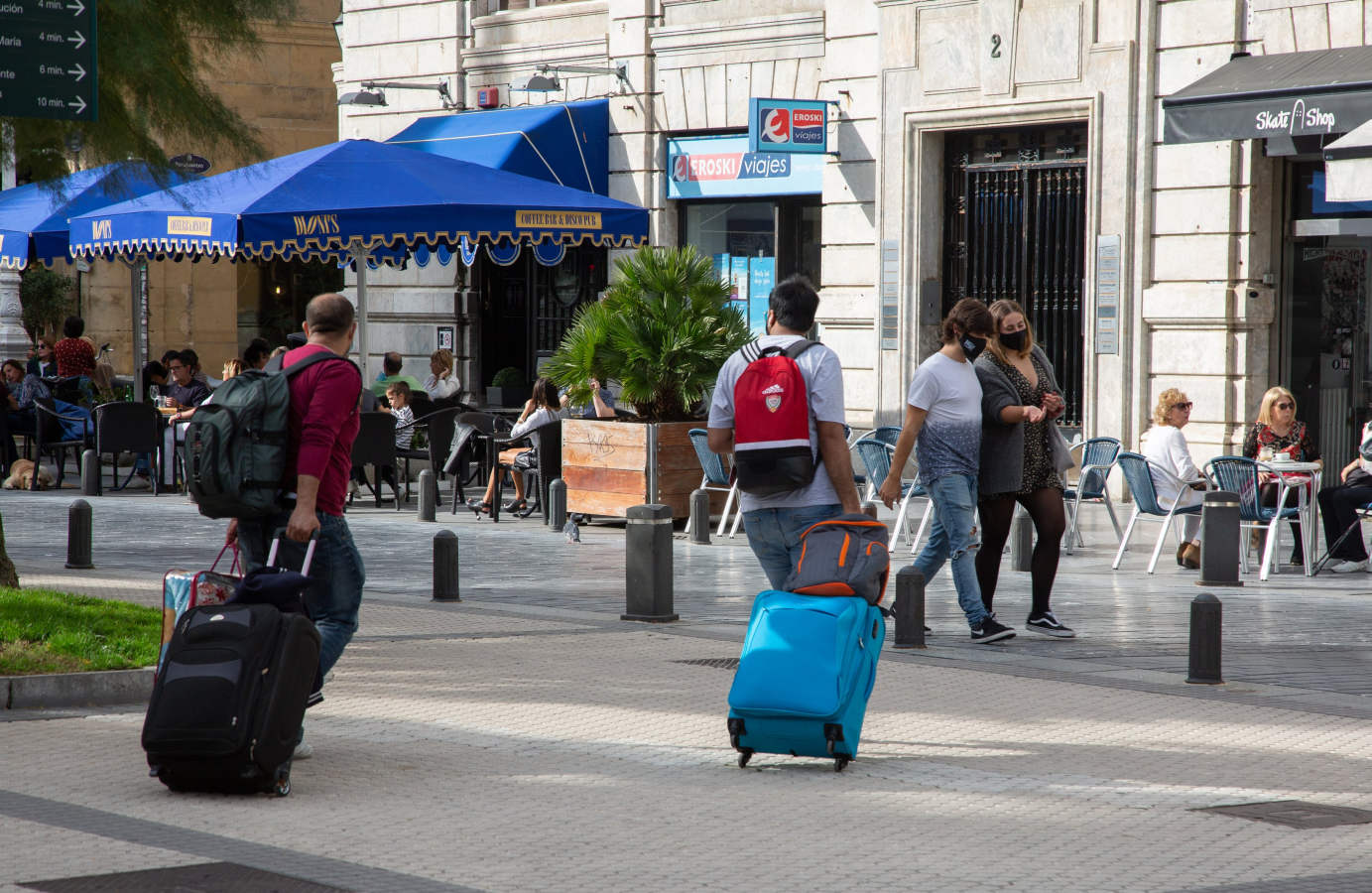 Los guipuzcoanos han aprovechado el buen tiempo para darse un paseo o hacer deporte el primer fin de semana de las nuevas medidas para combatir el Covid-19