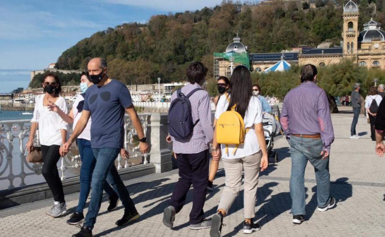 Los positivos bajan en Euskadi, pero las UCI superan ya los 100 pacientes Covid