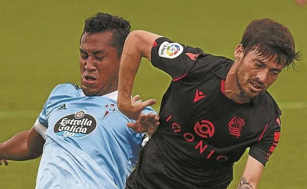 Silva no solo deleitó, también peleó en Vigo.