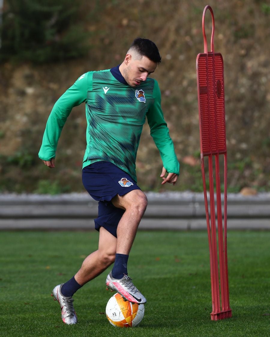 Los de Imanol Alguacil se han ejercitado esta mañana en Zubieta con la vista puesta en el partido que disputarán mañana ante el conjunto holandés. 