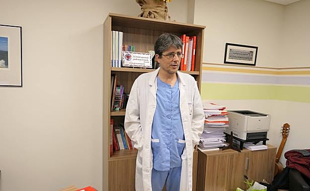 Xabier Azkoitia: «Si no acompañamos al enfermo, no lo estamos cuidando bien»