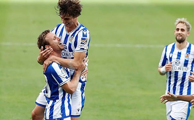 Monreal: «Si en algún partido puedo ayudar con un gol o con una asistencia, bienvenido sea»