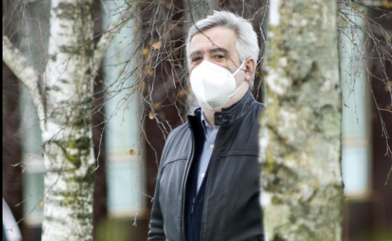 Juan Carlos Cano, en las inmediaciones de las Juntas Generales. 