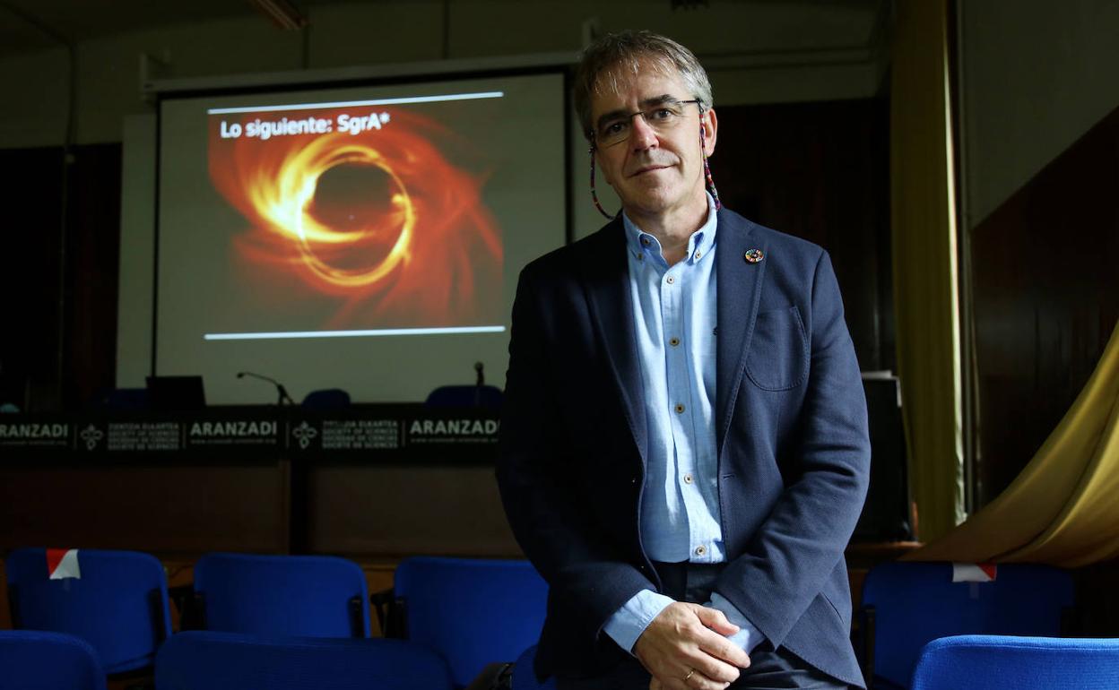 Antxon Alberdi, en las jornadas sobre astronomía de Aranzadi. 