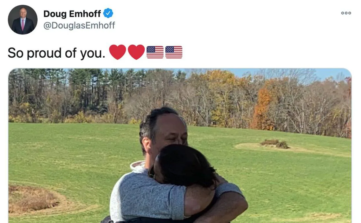 La tierna e íntima imagen tuiteda por Douglas Emhoff, el marido Kamala Harris, el pasado sábado.