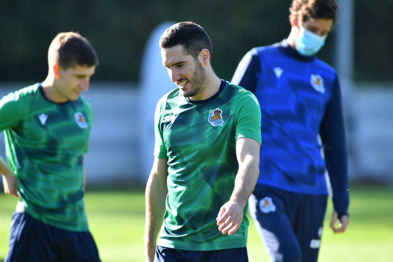 Los jugadores de la Real Sociedad han vuelto a los enrenamientos este miércoles en Zubieta. El susto de la jornada los ha dado Remiro que se ha marchado lesionado